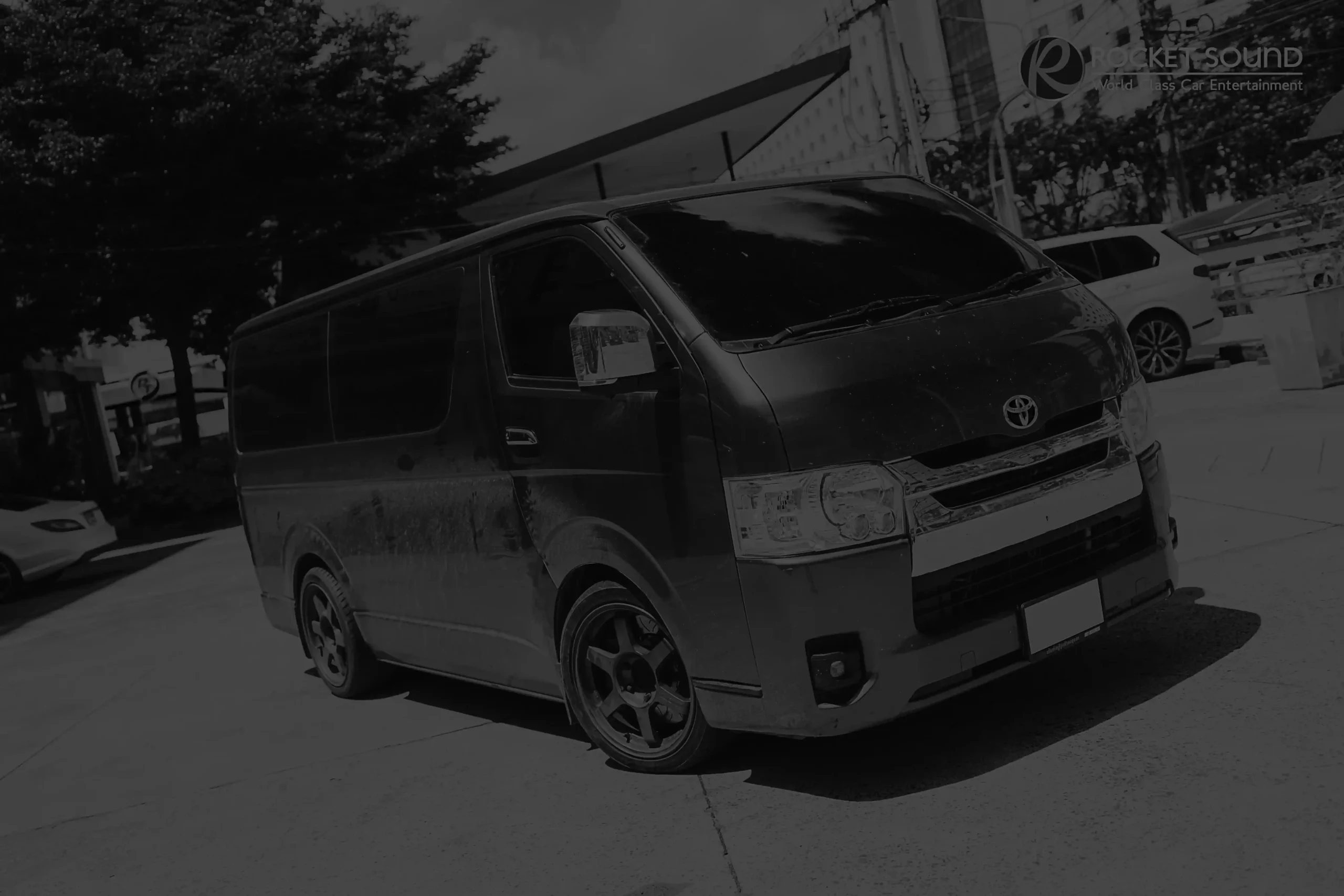 ชุดเครื่องเสียงรถตู้ Toyota Hiace